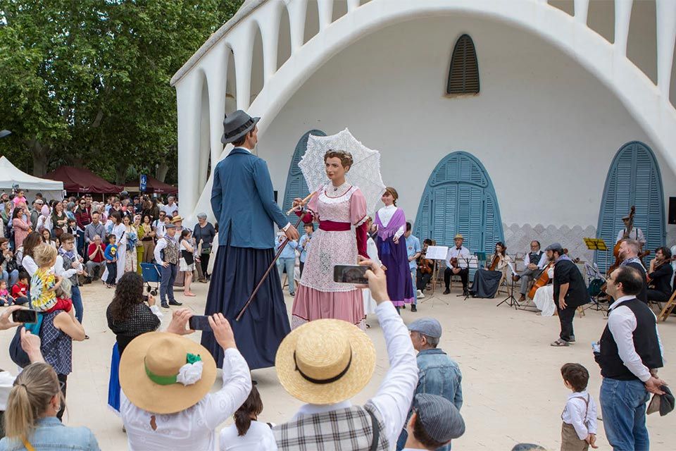 Muestra de trajes de estilo modernista